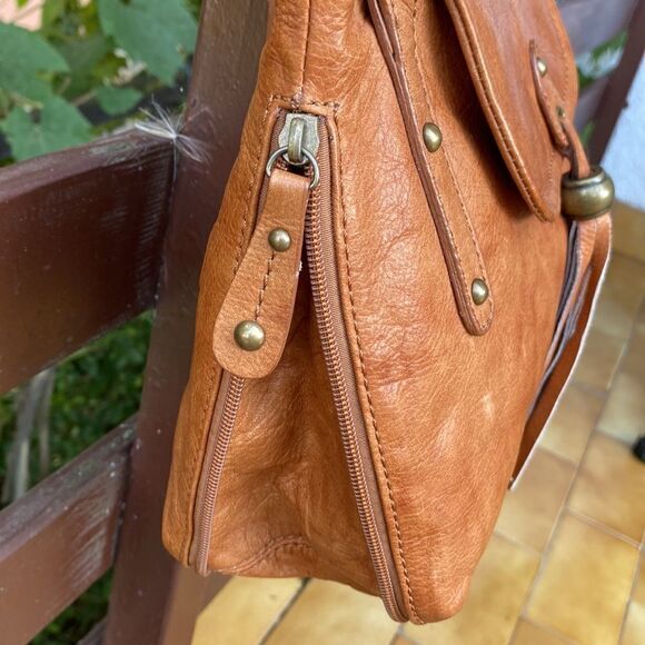 Distressed Leader Handmade Cognac Shoulder Bag - Picture 2 of 8